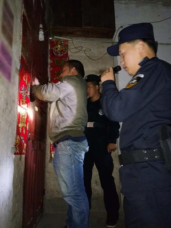 乌兰察布粗心妈妈误将幼女锁家中 