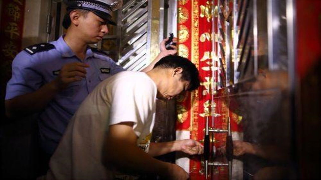 乌兰察布请开锁师傅开了锁后，师傅